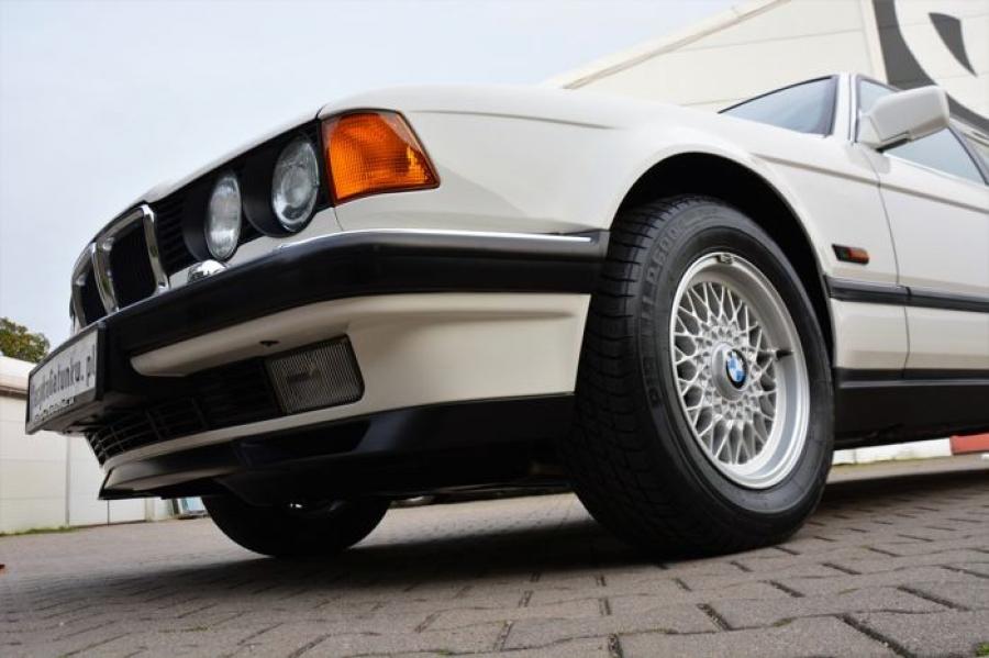 Детали экстерьера BMW 740i (E32) 1992 года  (UK) (фото 91 из 170)